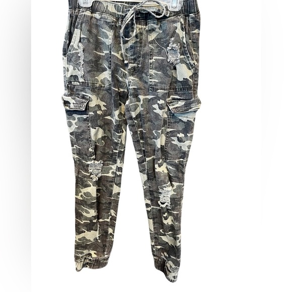 ALMOST FAMOUS
Juniors' Faux Cargo Pocket Joggers Size Small - Picture 7 of 15